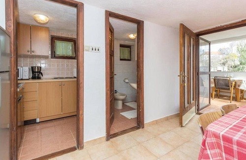Tkon Apartment | One-Bedroom Apartment with Sea View, WiFi, and Air Conditioning