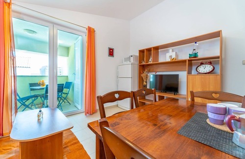 Jurandvor Apartment | Only 350 metres to the pebble beach