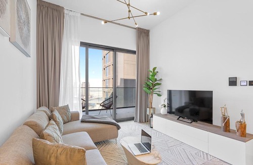 Business Bay Apartment | Opulent Lifestyle with Burj Khalifa and Canal View