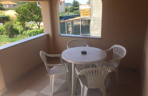 Nevidane Apartment | Pasman' Wohnung mit Blick aufs Wasser by Interhome