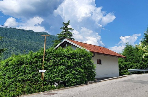 Tolmin House | Peaceful Countryside Holiday Home with Terrace - One Bedroom Holiday Home with Terrace