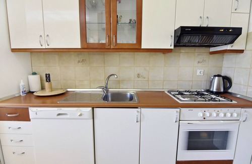 Basanija Apartment | Peaceful stay with bbq and parking