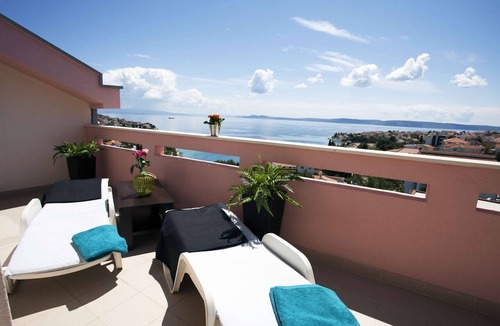 Okrug Gornji Apartment | Penthouse Christina - Large Sun Terrace w Pool 300 meters beach/local amenities