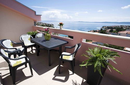 Okrug Gornji Apartment | Penthouse Christina - Large Sun Terrace w Pool 300 meters beach/local amenities