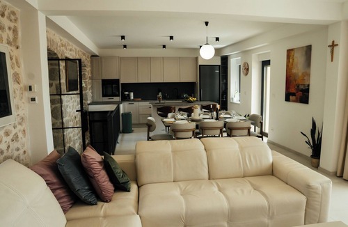 Imotski Villa | Perfect 4-bedroom villa with AC in charming Imotski- Đirada