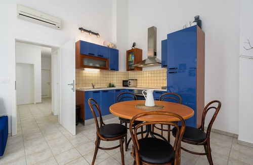Basanija Apartment | Pet-friendly apartment just 500 metres from the beach with sea views