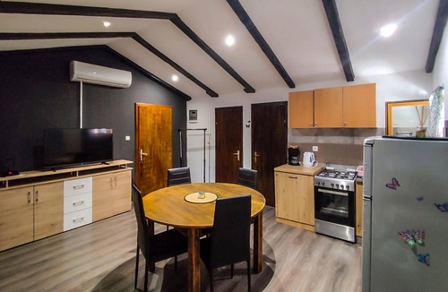 Njivice Apartment | Pet friendly apartment in Njivice with WiFi