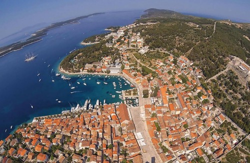 Vrboska Apartment | Pet friendly apartment in Vrboska with WiFi