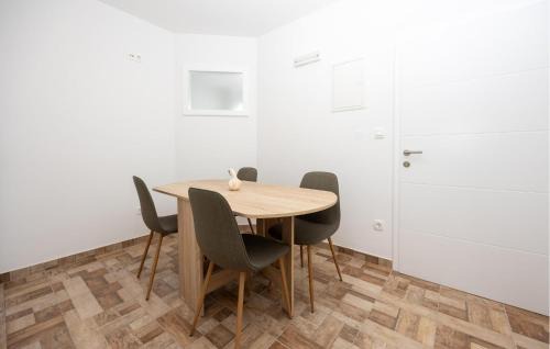 Imotski Apartment | Pet Friendly Apartment In Imotski With Wifi