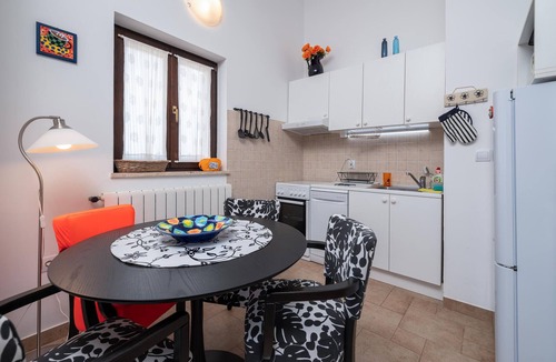 Barbariga Apartment | Pet friendly apartment in Peroj with WiFi