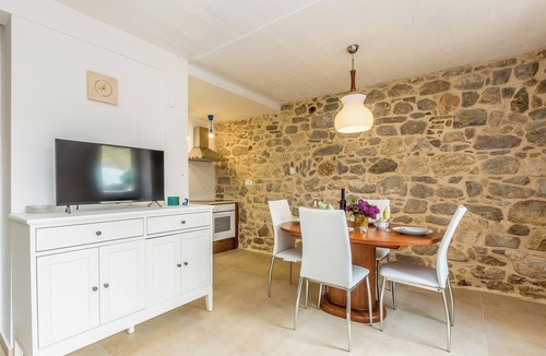 Brzac House | Pet-Friendly Holiday Home Mare with Pool – Perfect Family Retreat