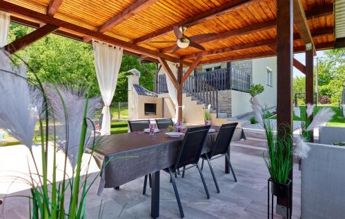 Kraljevec Sesvetski House | Pet Friendly Home In Donja Lomnica With Wifi