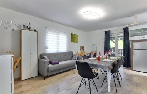 Kraljevec Sesvetski House | Pet Friendly Home In Donja Lomnica With Wifi