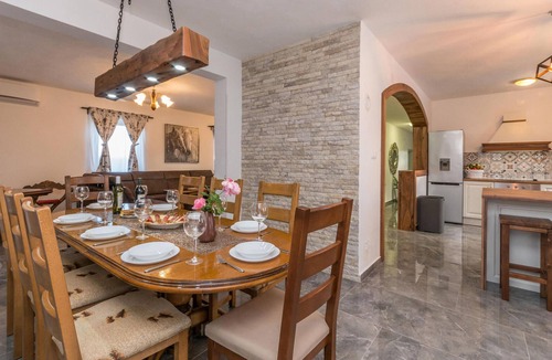 Benkovac House | Pet friendly home in Miranje