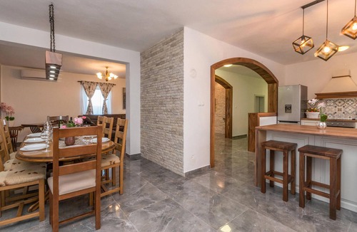Benkovac House | Pet friendly home in Miranje