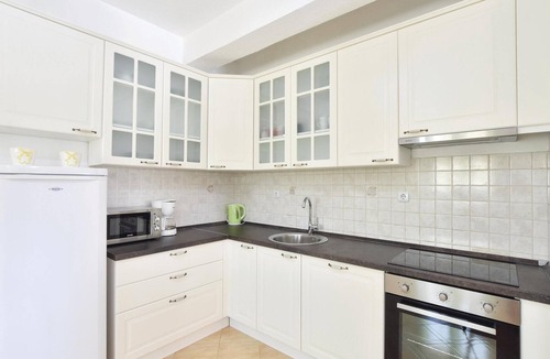Neoric House | Pet friendly home in Neoric