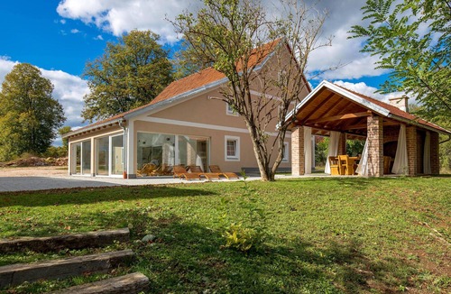 Otocac House | Pet friendly home in Otocac with sauna