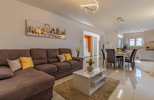 Skatari House | Pet friendly home in Skatari