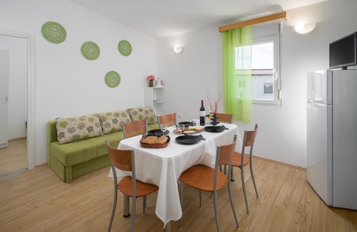Tinjan House | Pet friendly home in Tinjan