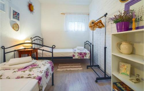 Zrnovnica House | Pet Friendly Home In Zrnovnica