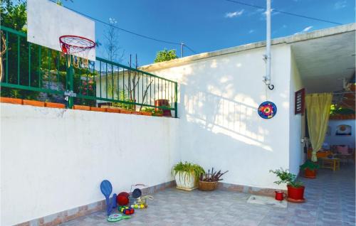 Zrnovnica House | Pet Friendly Home In Zrnovnica