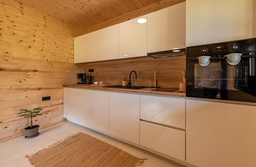 Seliste House | Pet friendly home in Licko Petrovo Selo with WiFi