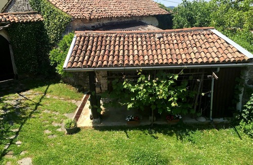 Sezana Cottage | Picturesque Stone Cottage