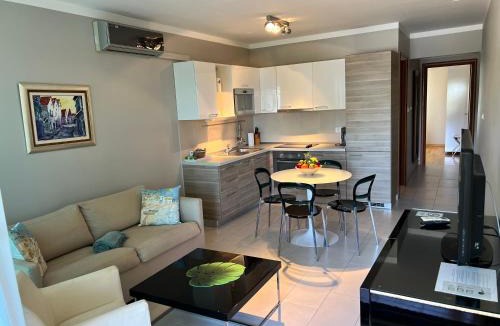 Podstrana Apartment | Pine Resort by Residence