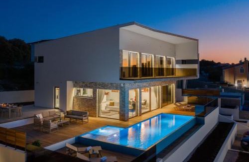 Razanj Villa | Platinum villa with heated pool, jacuzzi and sauna by the sea in Rogoznica
