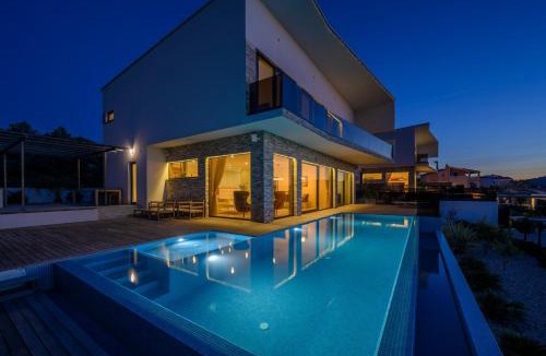Razanj Villa | Platinum villa with heated pool, jacuzzi and sauna by the sea in Rogoznica
