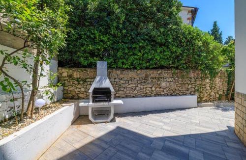 Crikvenica Apartment | PODVEZANEC