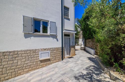 Crikvenica Apartment | PODVEZANEC