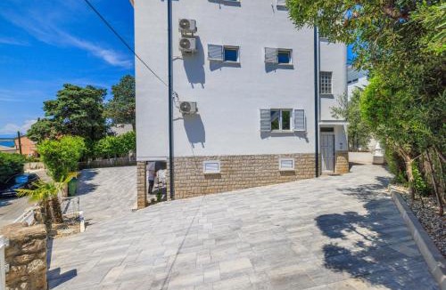 Crikvenica Apartment | PODVEZANEC