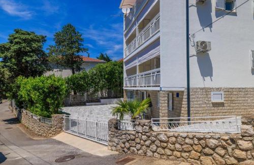 Crikvenica Apartment | PODVEZANEC