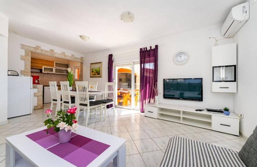 Cista Velika House | Pool & Jacuzzi Home NadaLina, Pirovac, Croatia
