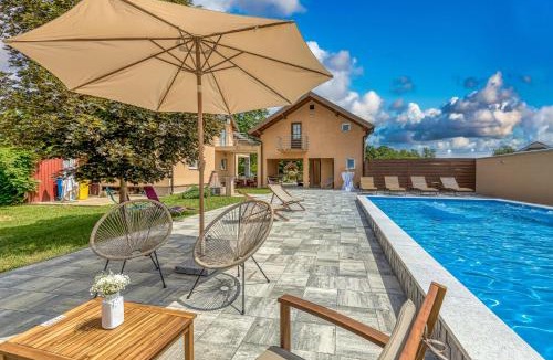 Kravarsko House | Pool & Sauna Countryside Retreat Klara - Happy Rentals