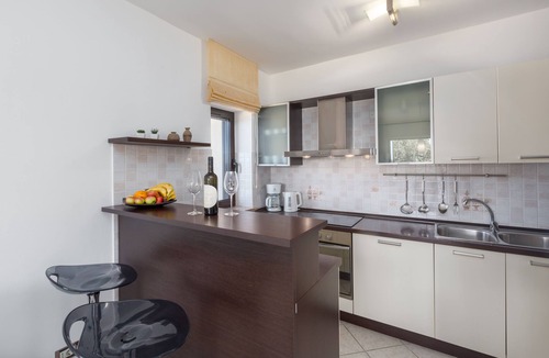 Vizinada Apartment | Pool, sun loungers, well-kept garden,family-friendly, barbecue, garden furniture