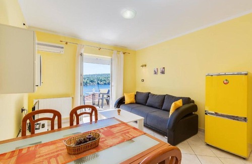 Krusevo Apartment | Pool-view 1-bedroom apartment in Obrovac