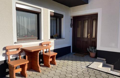 Hrastnik Apartment | Pr Španc, Apartment on a sunny farm, Laško