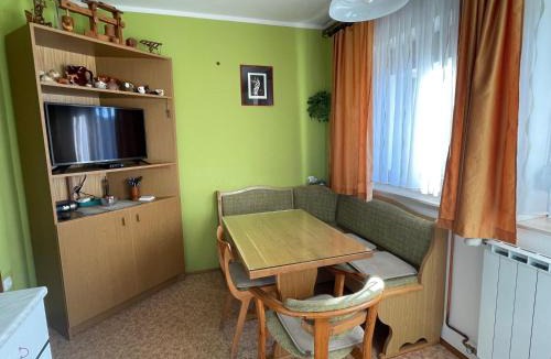Hrastnik Apartment | Pr Španc, Apartment on a sunny farm, Laško