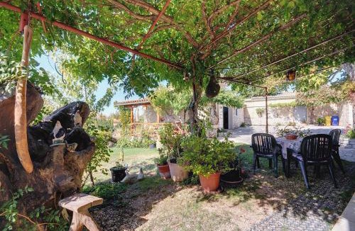 Kanfanar Apartment | Preiswerte und schöne Ferienwohnung mit Pool, WLAN, Terrasse und Grill