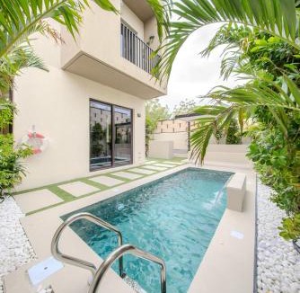 Sharjah Villa | Private Pool Villa in Sharjah - Green Gem - BBQ Pit - Maid Room