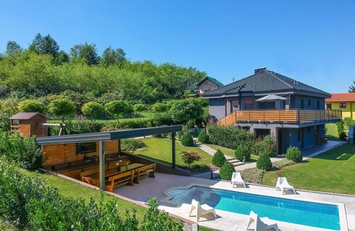 Bosiljevo House | Private Villa with A/C, WIFI, hot tub, private pool, TV, terrace, pets allowed, panoramic view