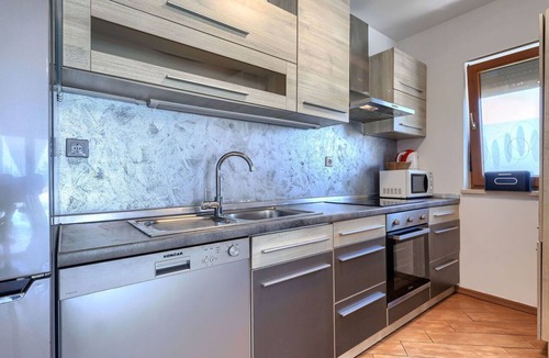 Pinezici House | Private Villa with WIFI, private pool, hot tub, A/C, TV, terrace, pets allowed, panoramic view