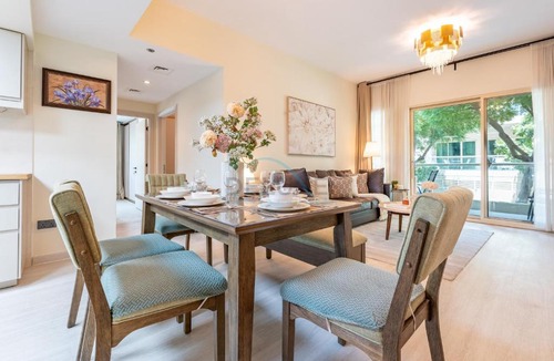The Greens Apartment | Quiet 2BR Haven Steps from The Greens Lakes and Emirates Golf Club, Al Dhafrah 2, The Greens by Deluxe Holiday Homes