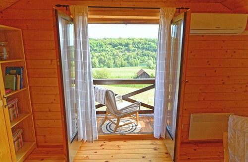 Duga Resa House | Relax by the Mrežnica River with jacuzzi, sauna and forest view