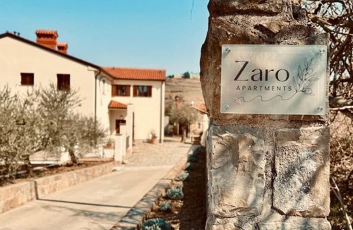 Izola Apartment | Relaxing Studio Stay with Terrace and Private Parking