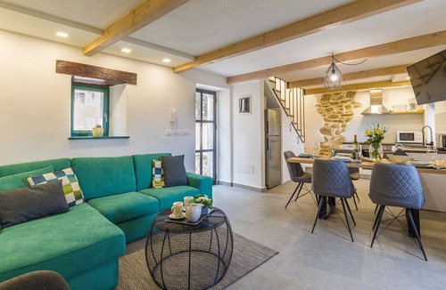Pican Apartment | Renovated stone house with jacuzzi in central Istria