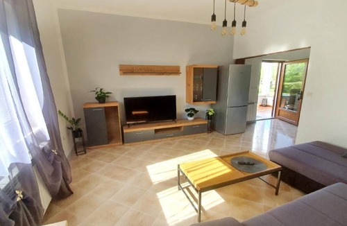 Zambratija Apartment | Renovierte Wohnung in Zambratija mit Großem Garten by Interhome