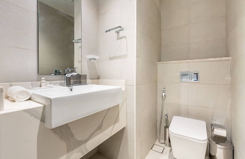 Khor Fakkan Apartment | Resort-Style 1BR with Beach Access and a Balcony Overlooking Scenic Mountains